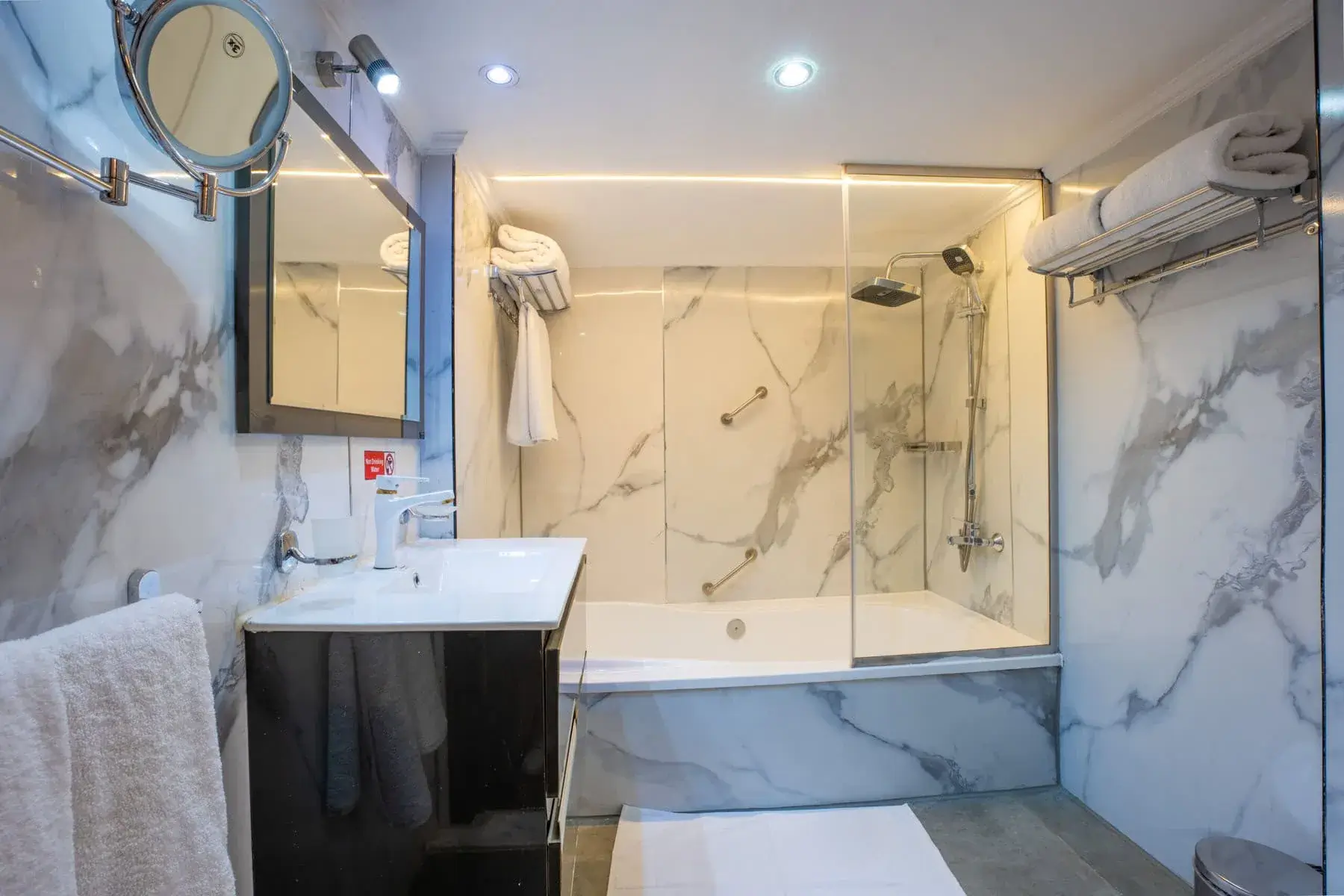 Junior Suite Bathroom